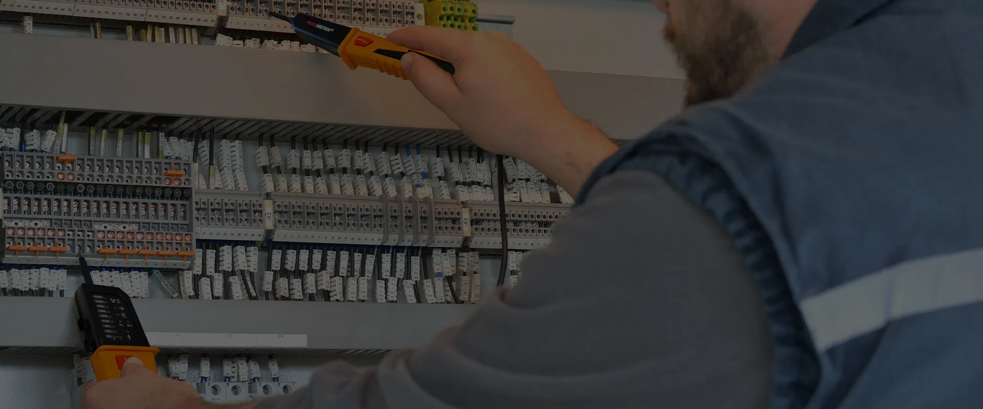 How Do Peakmeter Electrical Power Testers Ensure Safe Power System Maintenance?